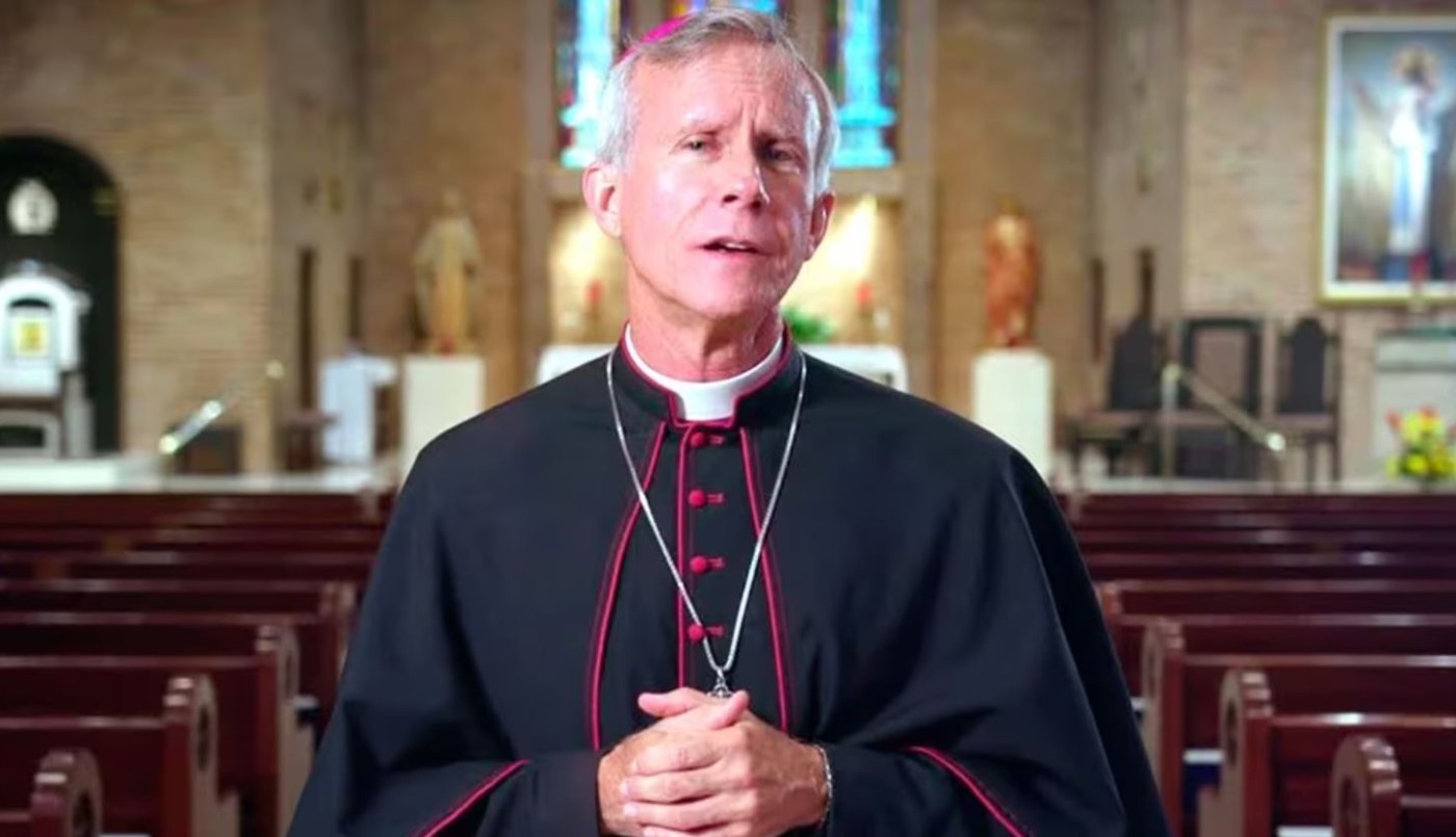En un gesto muy poco habitual, el Papa destituyó a un obispo conservador estadounidense | Internacionales