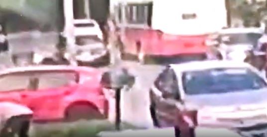 Lomas de Zamora: un conductor atropelló a una nena que salía del colegio y se dio a la fuga | Actualidad