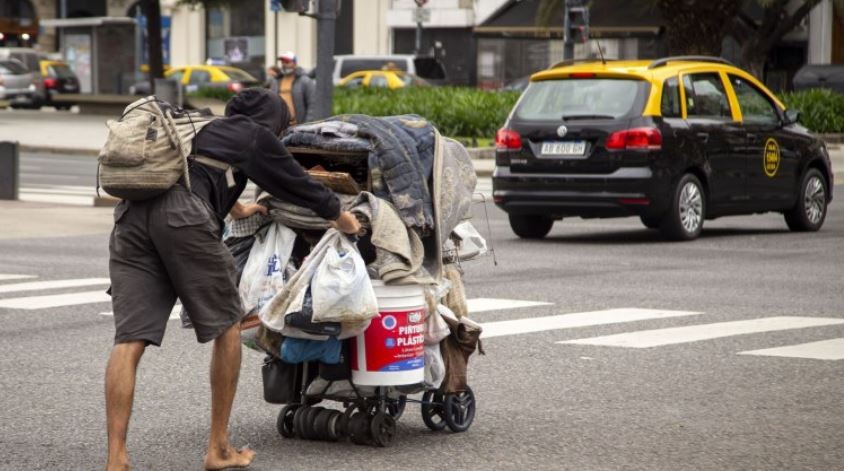 Una familia necesitó en octubre más de $345.000 para no ser pobre | Economía