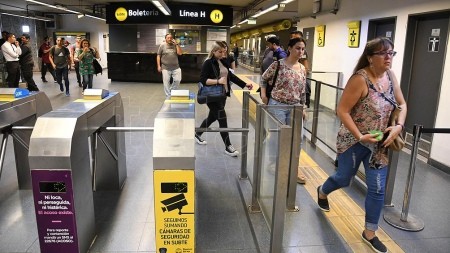 Los metrodelegados abrirán molinetes en la línea D para reclamar dos francos | Actualidad