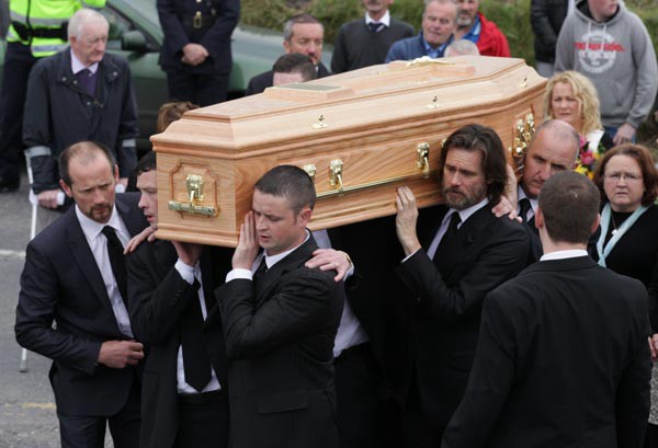 Jim Carrey, muy triste en el entierro de su exnovia | Espectáculos