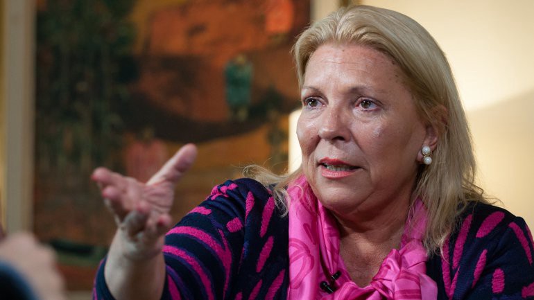 La respuesta de Elisa Carrió al mozo que la escrachó porque le dio poca propina | Política