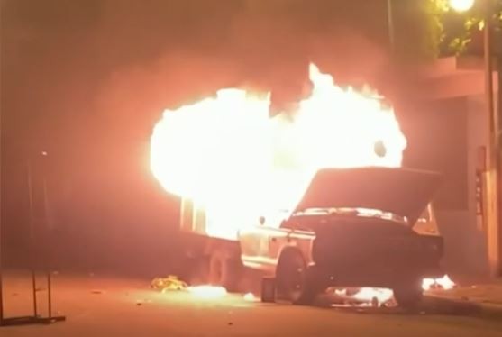 Ensenada: Saquearon e incendiaron la casa y el auto de una estafadora | Actualidad