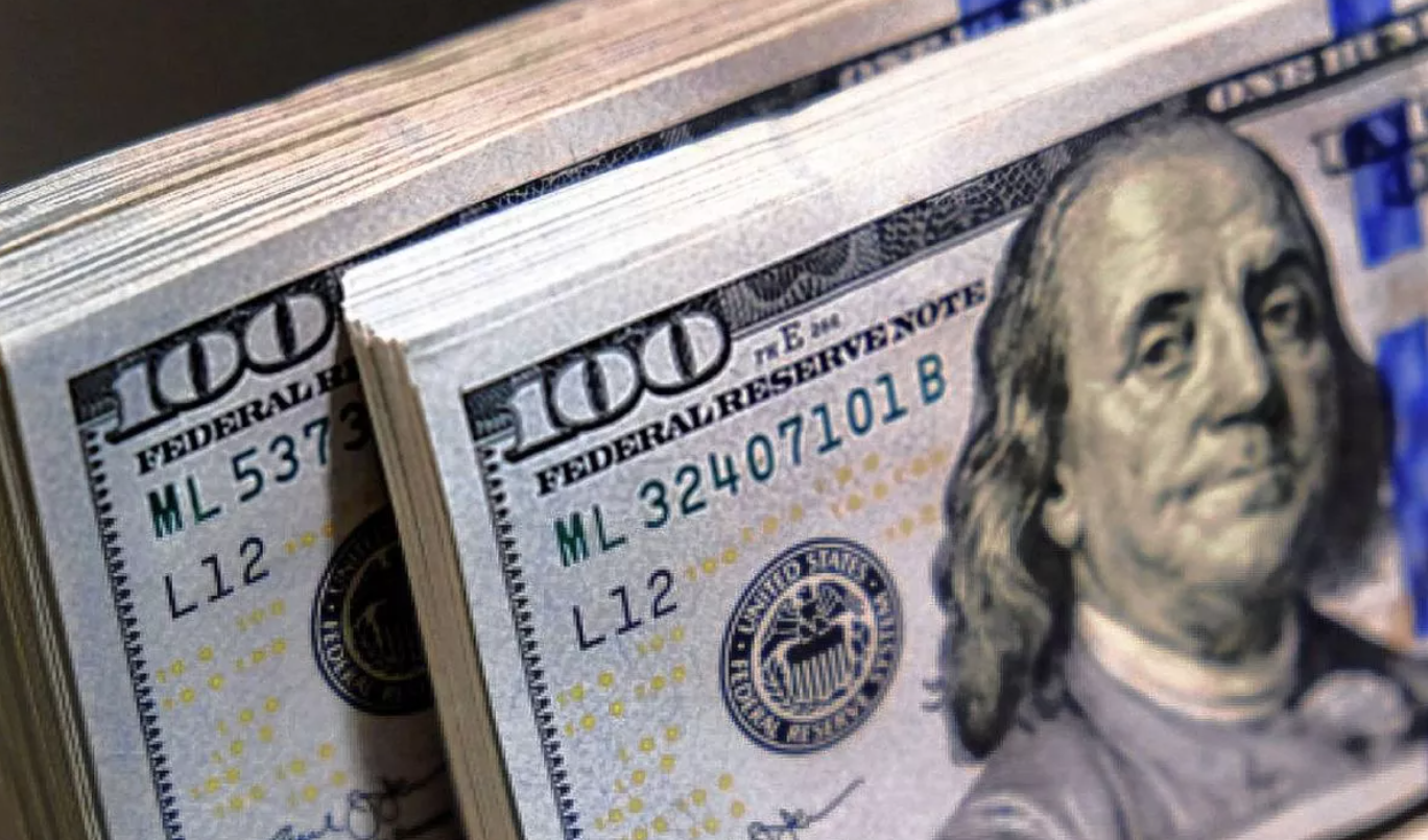 Suben los dólares financieros y cede el blue | Economía