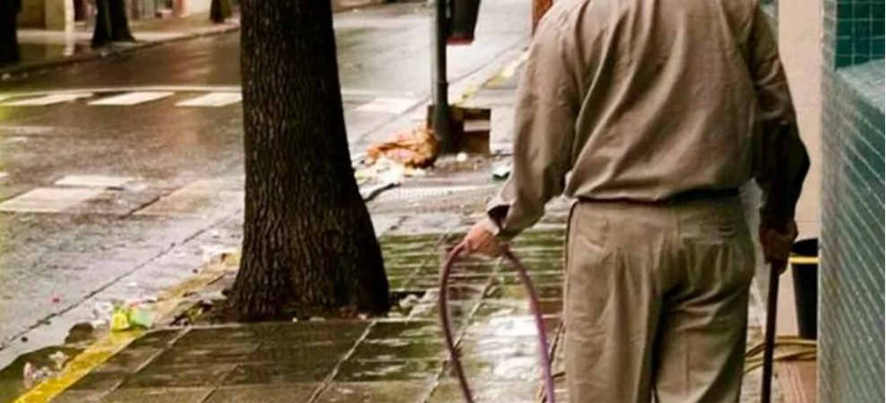 Portero condenado por acosar a una adolescente que vive en el edificio donde trabaja | Actualidad