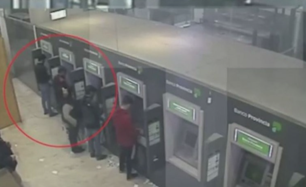 Liberan a los 15 dueños de las tarjetas que usaba "Chocolate" Rigau para sacar dinero | Actualidad