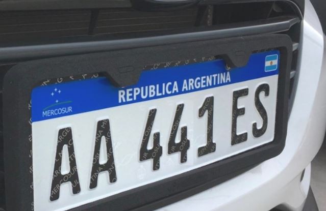 El Gobierno autorizó a usar patentes de papel ante la falta de insumos para chapas | Actualidad