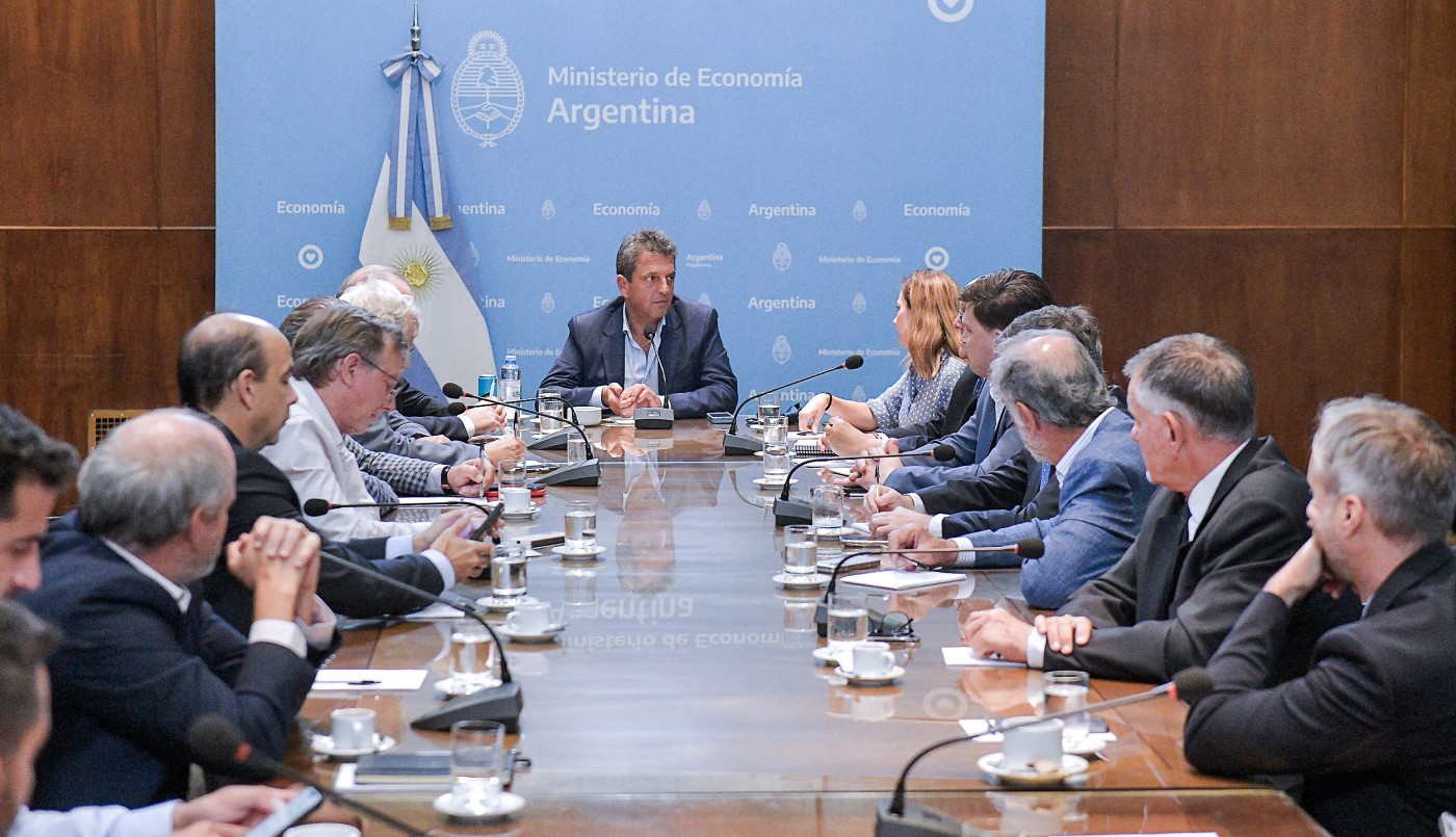 Massa garantizó a gobernadores que tendrán plata para pagar sueldos y aguinaldos | Política