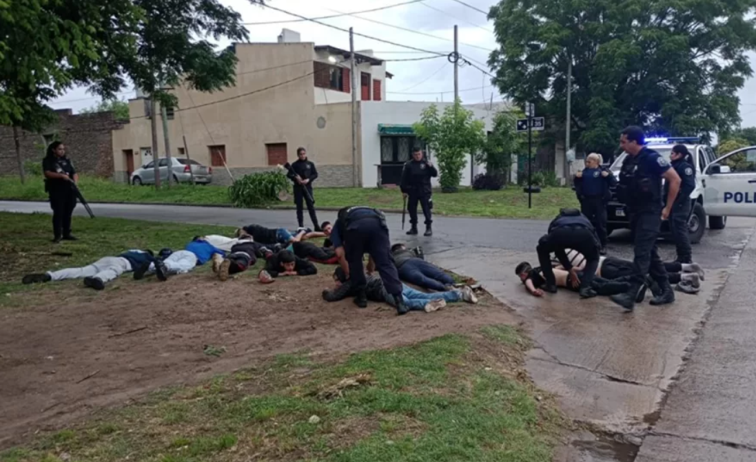 Matan de una puñalada a un adolescente en una fiesta clandestina | Actualidad