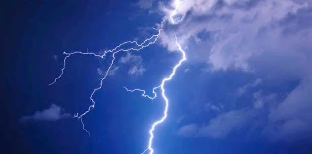 Celebraban una fiesta de 15 y cayó un rayo: murió un joven | Actualidad