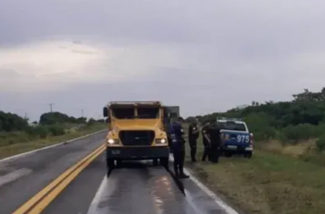 Camión de caudales circulaba por la Ruta 12, se le abrió la puerta y perdió dinero | Actualidad