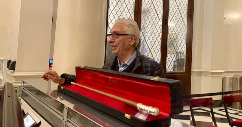 Pallarols visitó la Casa Rosada y entregó el bastón presidencial que usará Javier Milei | Política