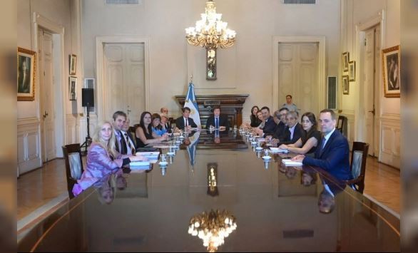 Recorte fiscal y expansión en partidas sociales: las claves de la primera reunión de Gabinete de Milei | Política