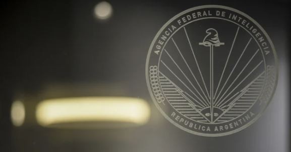 Ajuste en la AFI: Milei lanzará un régimen de retiro voluntario para los espías | Política