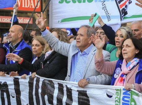 Los bancarios tendrán en diciembre un aumento del 40% y un sueldo mínimo de $700.000 | Economía