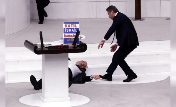 Murió un diputado turco que se había desplomado en el Parlamento | Internacionales