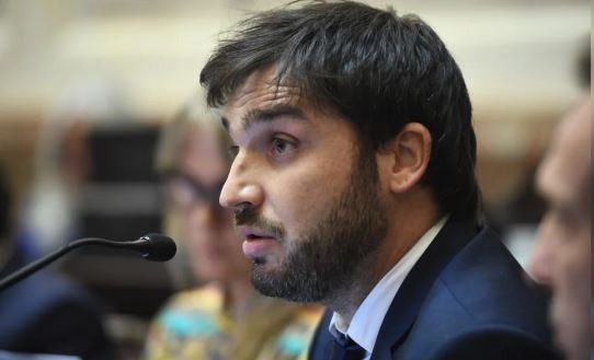 El gobernador de Chubut consideró “absurdo” privatizar YPF pero aseguró que le quitará las zonas que no explote | Actualidad