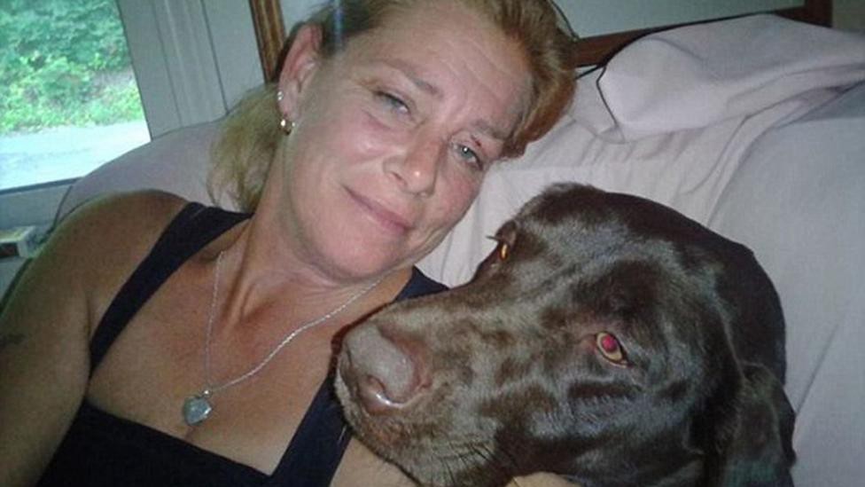 investigan el caso de un perro amordazado con una cinta | Curiosidades