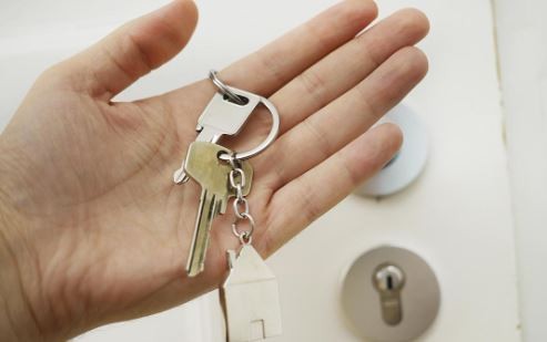 Consiguen las llaves en una camioneta estacionada y roban US$ 200.000 y euros en un departamento | Actualidad