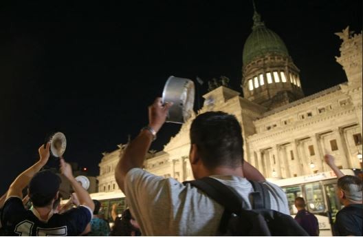 Continúa la tensión tras los anuncios de Milei: segundo cacerolazo en distintos puntos del país | Actualidad