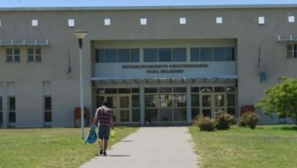 Escándalo en Córdoba: intentaron ingresar drogas, alcohol y celulares al penal de Bower | Actualidad