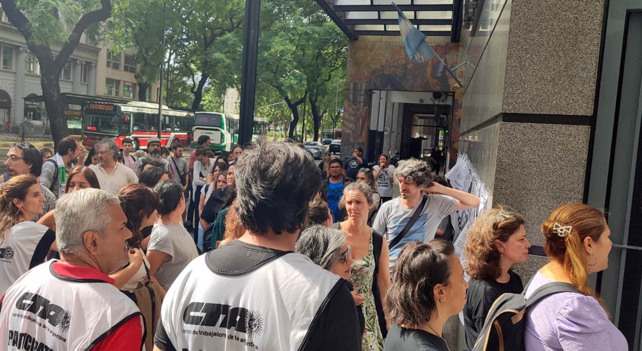 ATE no esperó a la CGT y convocó a una jornada de lucha por las cesantías en el Estado | Política