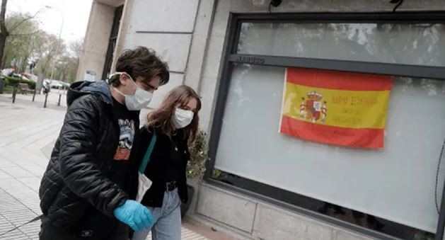 Ante un brote de virus invernales, España decretó el uso obligatorio de barbijos en hospitales | Internacionales