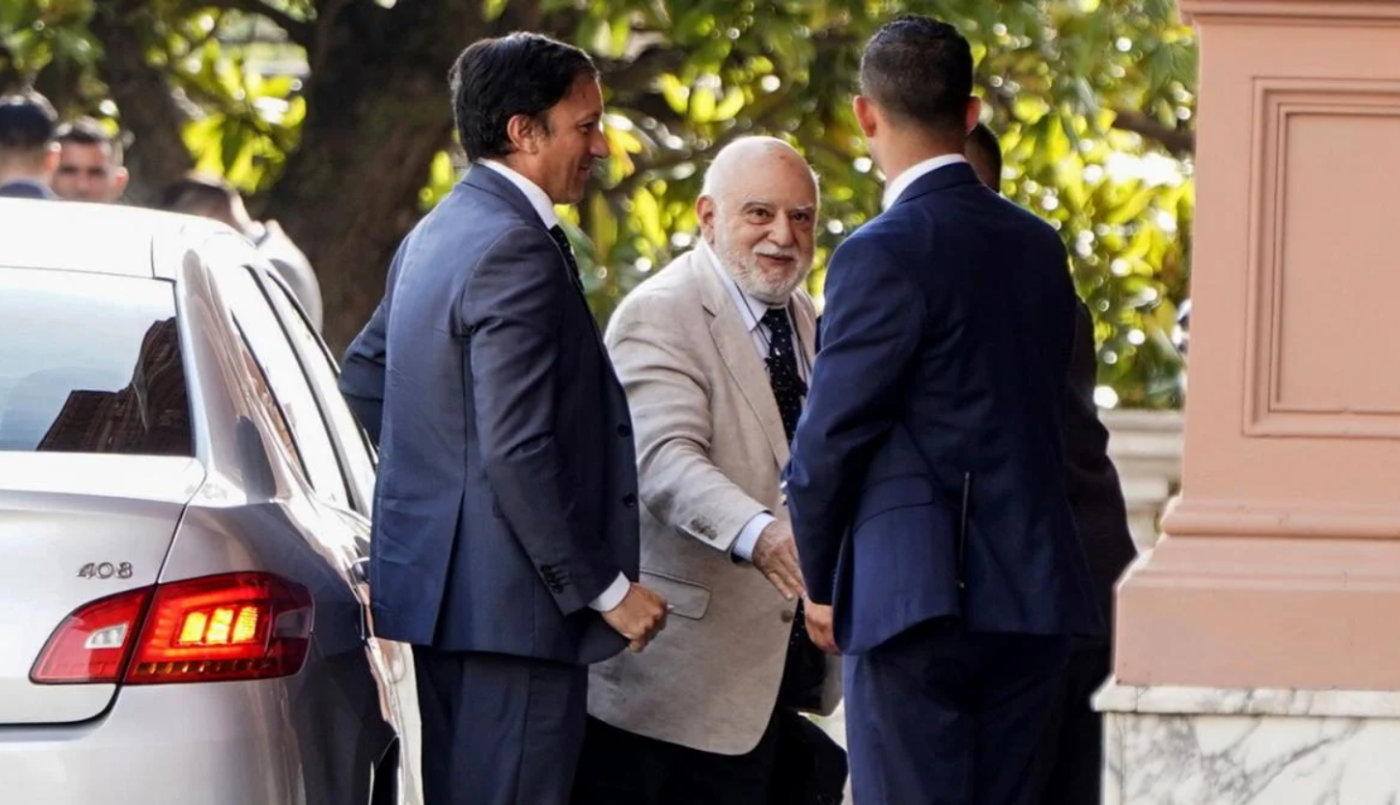 Fallo favorable a la estrategia del Gobierno tras los amparos contra el DNU | Política