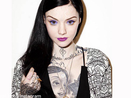 El caso de la modelo que se cree extraterrestre | Curiosidades