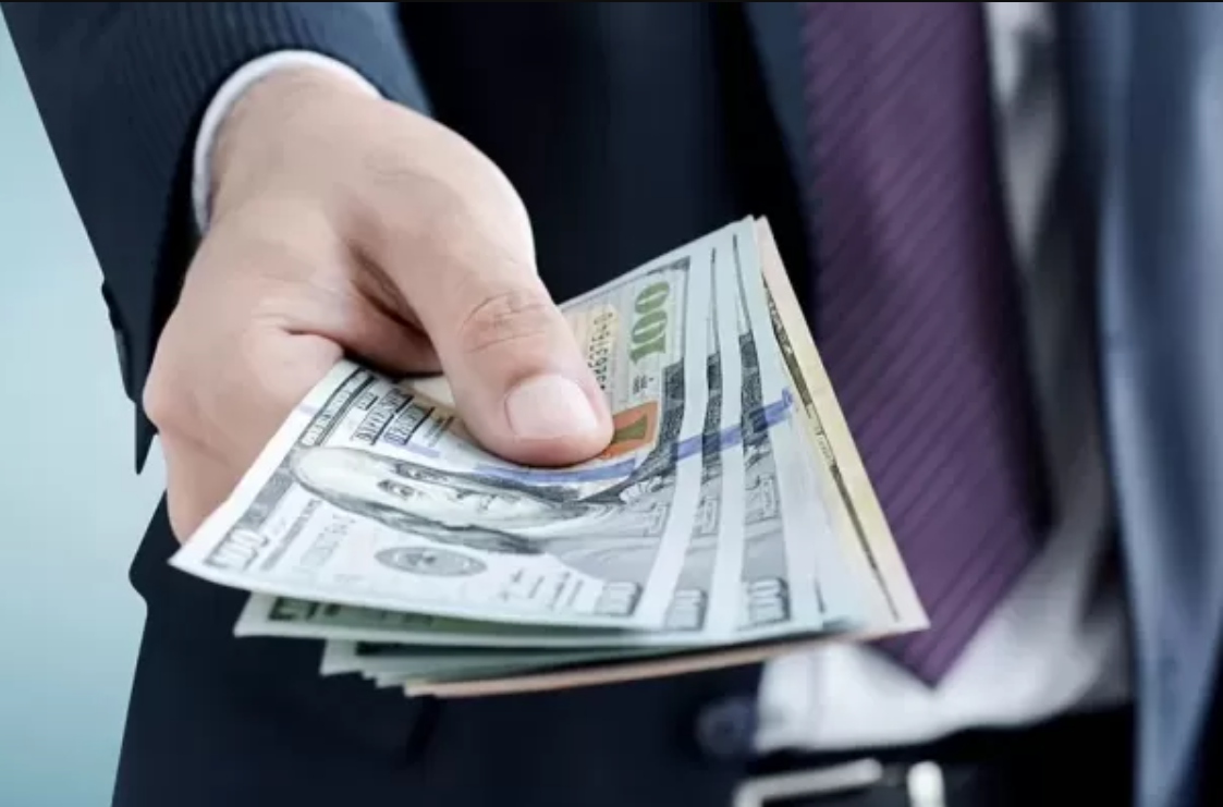 Nuevo acuerdo con el FMI: suben acciones y bonos, y cede el dólar blue | Economía