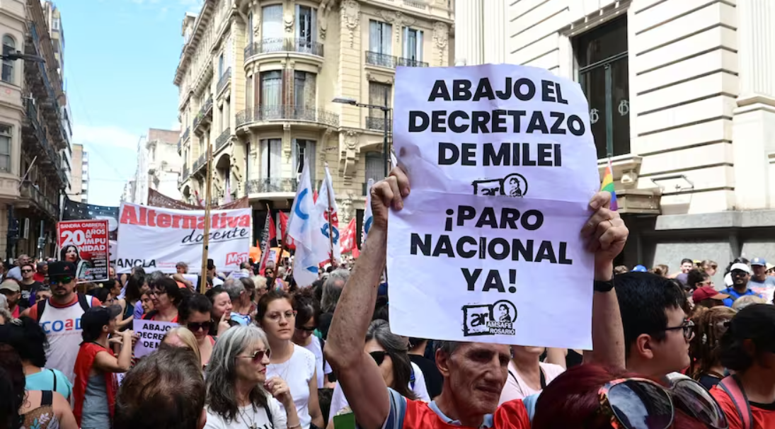 El Gobierno descontará el día a estatales que adhieran al paro de la CGT y pidió que privados hagan lo mismo | Política