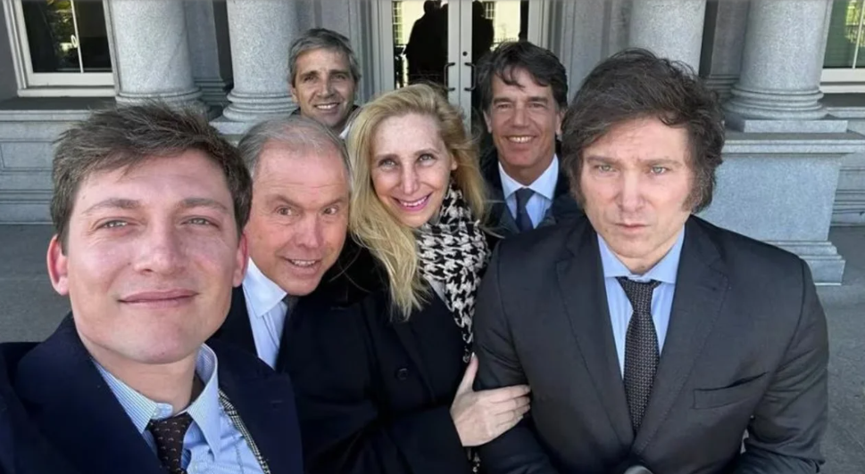 Milei viaja al Foro de Davos, mientras continúa el movimiento de piezas en su círculo | Política