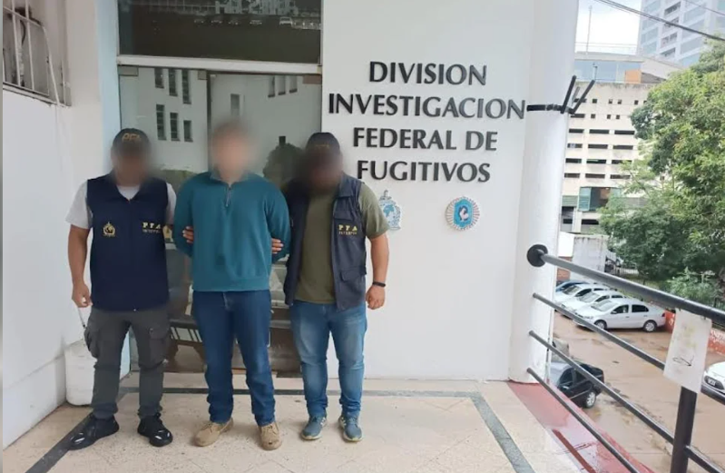 Cayó un asesino ecuatoriano que tenía una alerta roja de Interpol: trabajaba como vendedor ambulante en Retiro | Actualidad