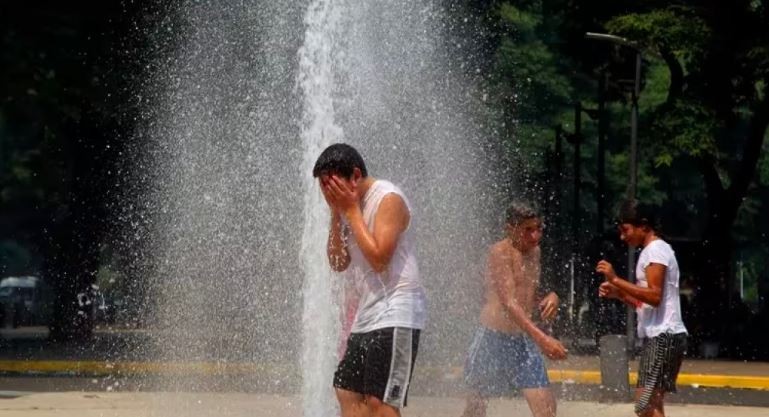 Continúa la alerta roja por calor extremo en Buenos Aires y otras siete provincias | Clima, naturaleza y medio ambiente
