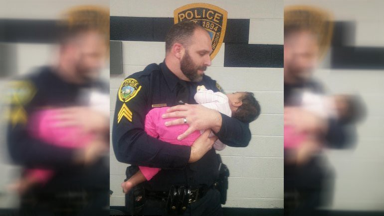 Una triste historia detrás de esta foto del policía y el bebé que se hizo viral | Curiosidades