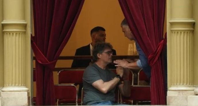 Retiran de uno de los palcos a una persona que insultó a diputados | Política