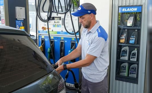 Aumenta la nafta: descongelaron el impuesto al combustible y habrá subas progresivos | Economía