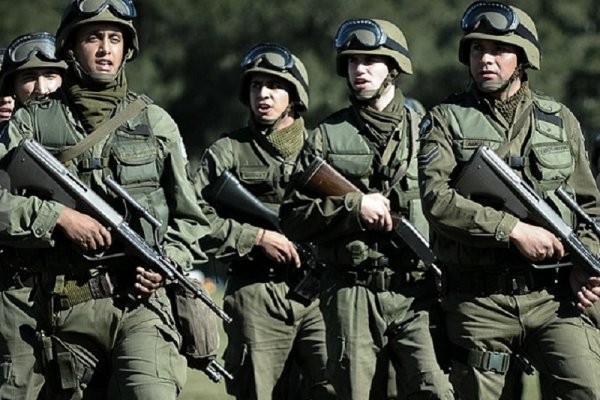 Modifican haberes de personal militar de las FFAA y de la Policía de Establecimientos Navales | Economía