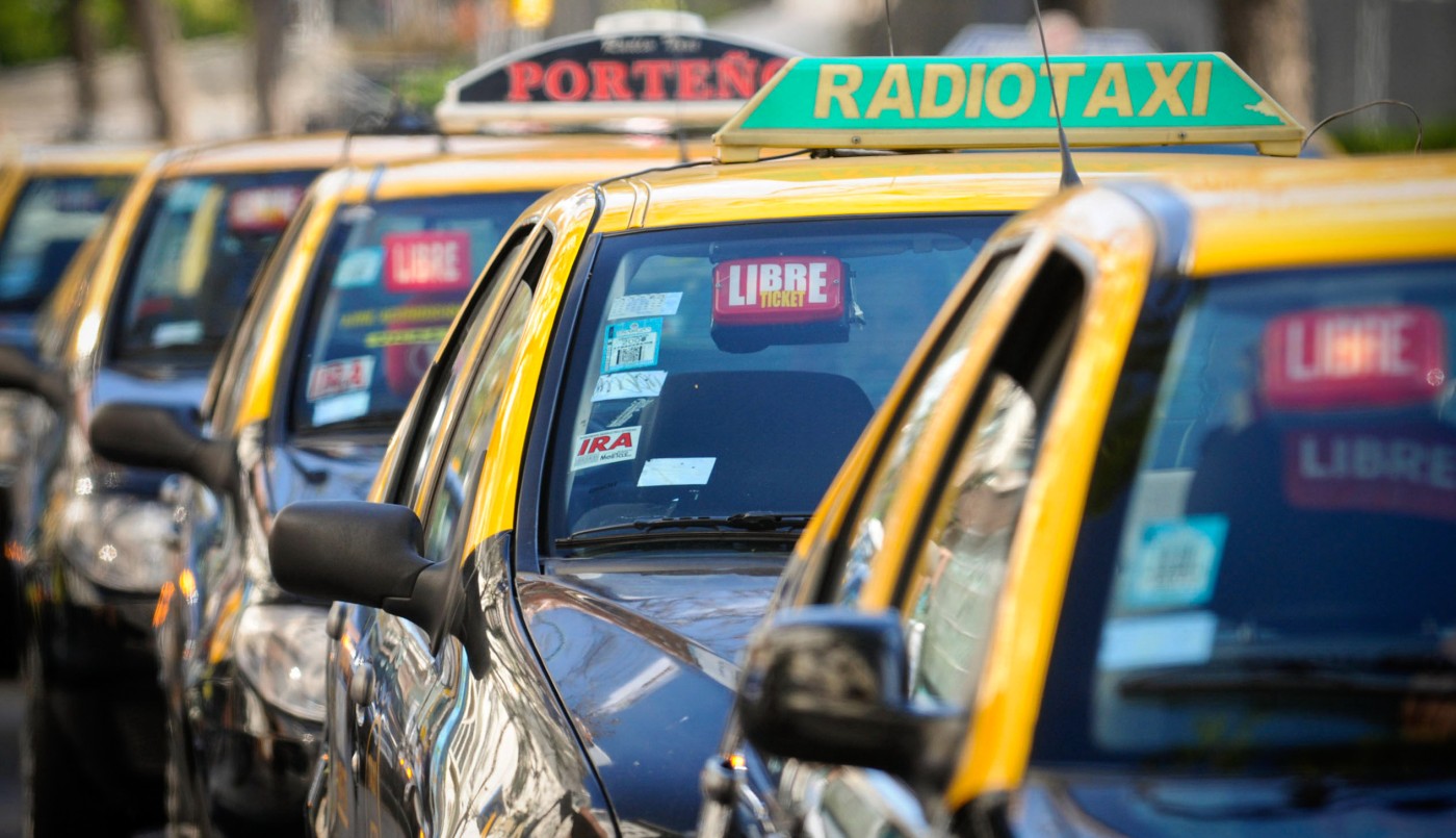 Sube 50% la tarifa de taxis en dos tramos y 13,6% la de subtes | Economía