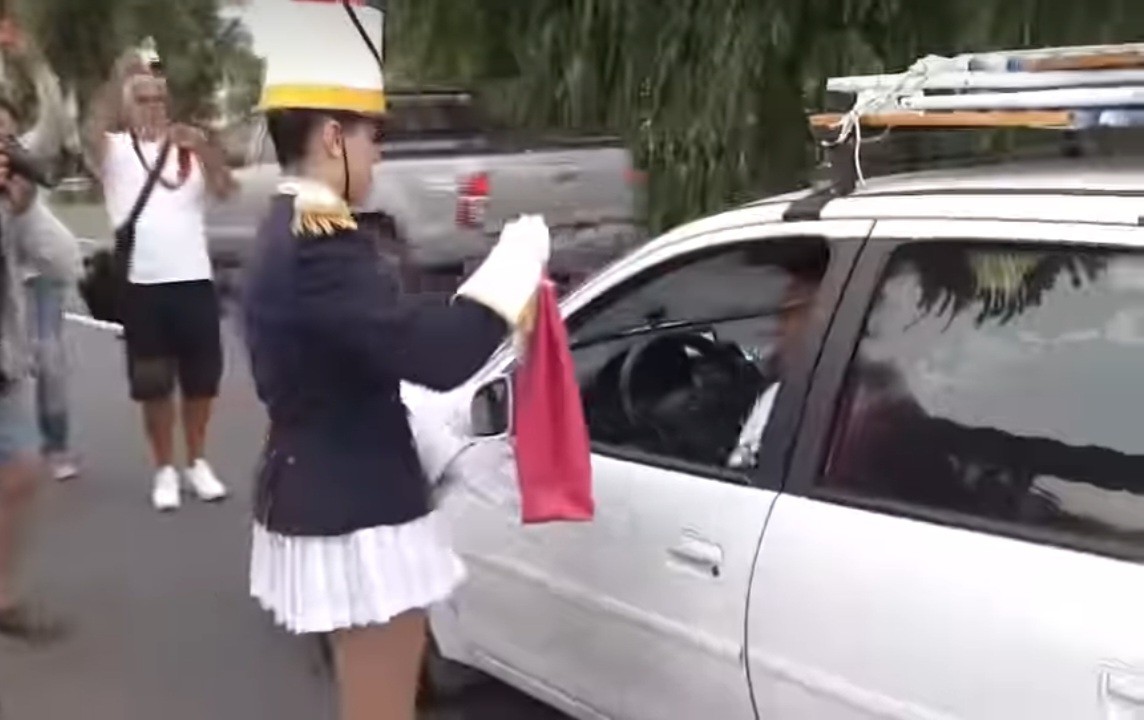 Por aniversario de Mar del Plata regalaron pullovers a los turistas que ingresaron por la ruta 2 | Actualidad