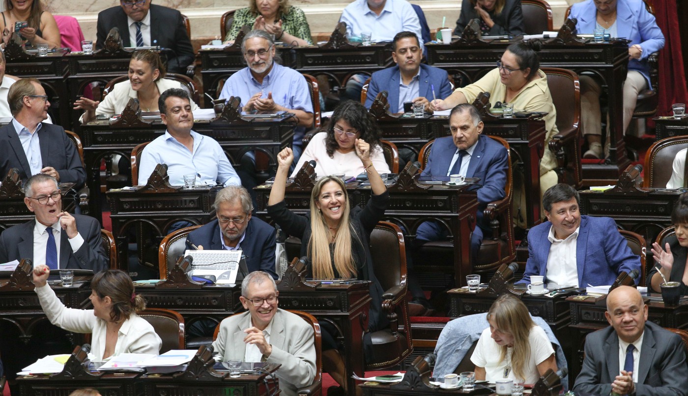 Tras el revés con la Ley Ómnibus en Diputados, Milei publicó lista de "leales y traidores" | Política