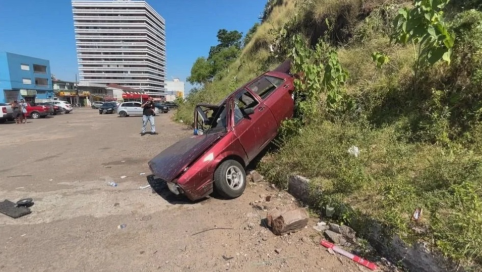 Insólito: un auto desbarrancó en Uruguay y cayó Brasil | Internacionales