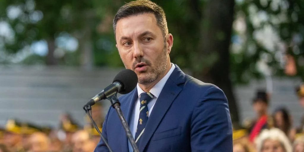 Petri confirmó el desalojo de los mapuches que habían ocupado tierras del Ejército en Bariloche | Política