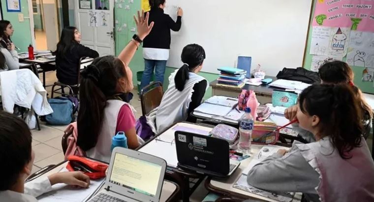 Salario mínimo docente: el Gobierno convocó a los gremios para el próximo martes | Política