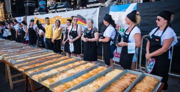 Un pueblito argentino busca elaborar el strudel más grande del mundo | Actualidad