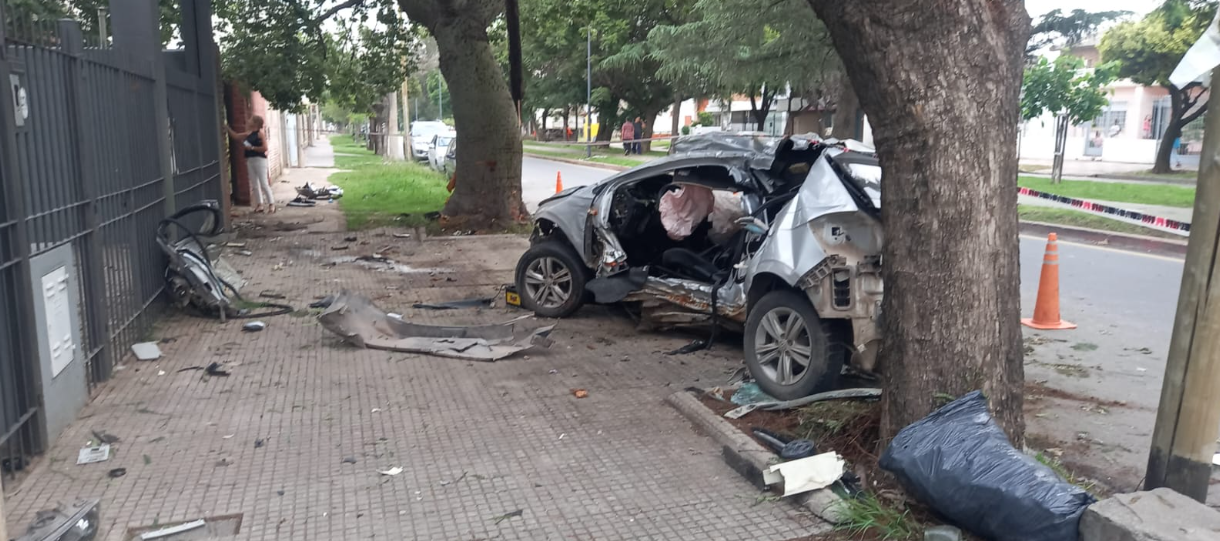 Córdoba: una joven de 27 años murió tras chocar contra un árbol | Actualidad