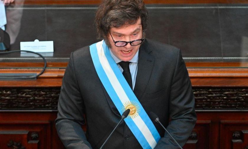 Javier Milei anunció que cerrará la agencia de noticias Télam | Política