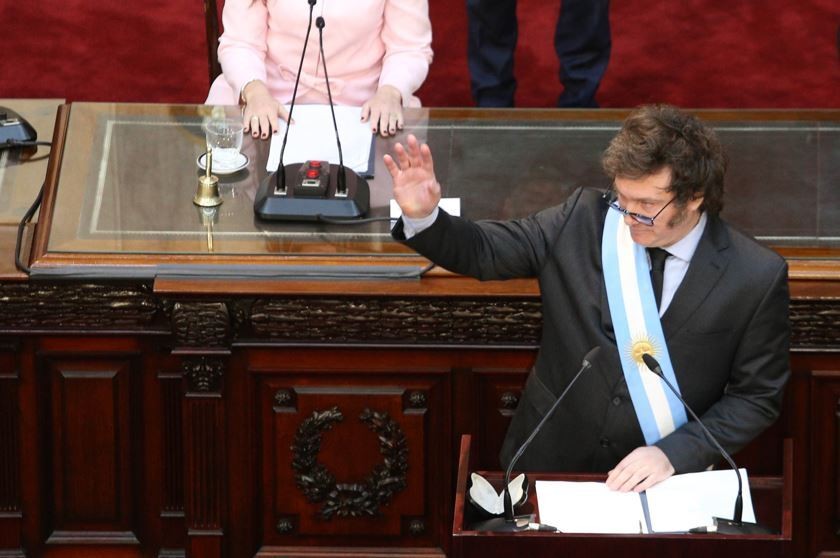 Milei: "No podemos permitir más que Baradel y sus amigos usen a los estudiantes como rehenes" | Política