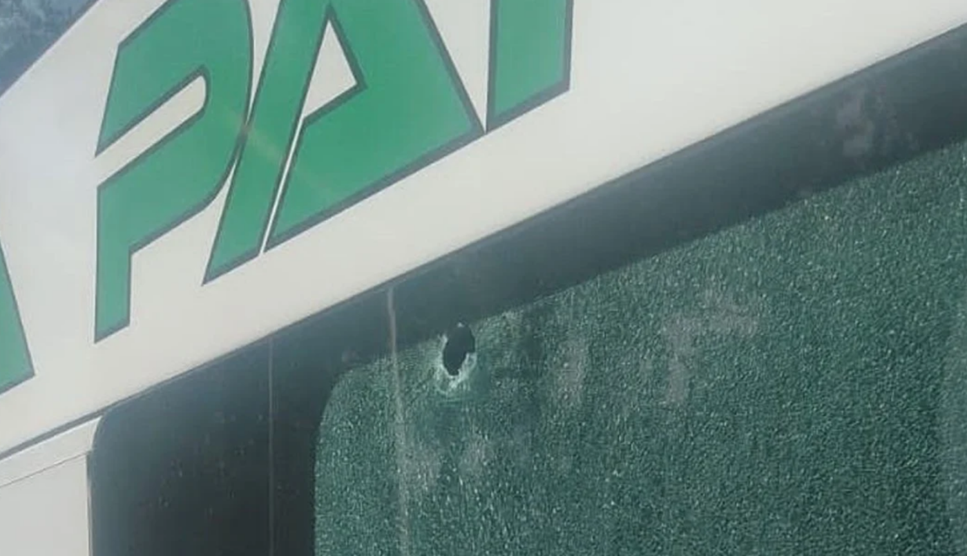 Balearon micros de traslado del servicio penitenciario en Rosario: hay un agente herido | Actualidad