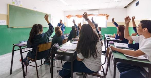 Casi 200 mil estudiantes del nivel secundario comienzan este lunes las clases en CABA | Actualidad